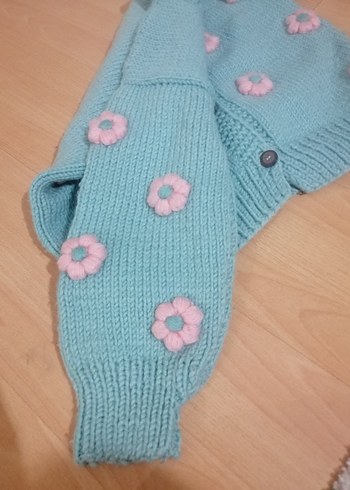 El örgüsü Mavi Çiçekli Örgü Kız Hırka - Görsel 4