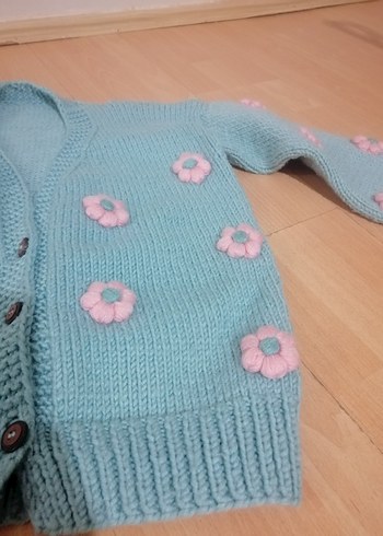 El örgüsü Mavi Çiçekli Örgü Kız Hırka - Görsel 3