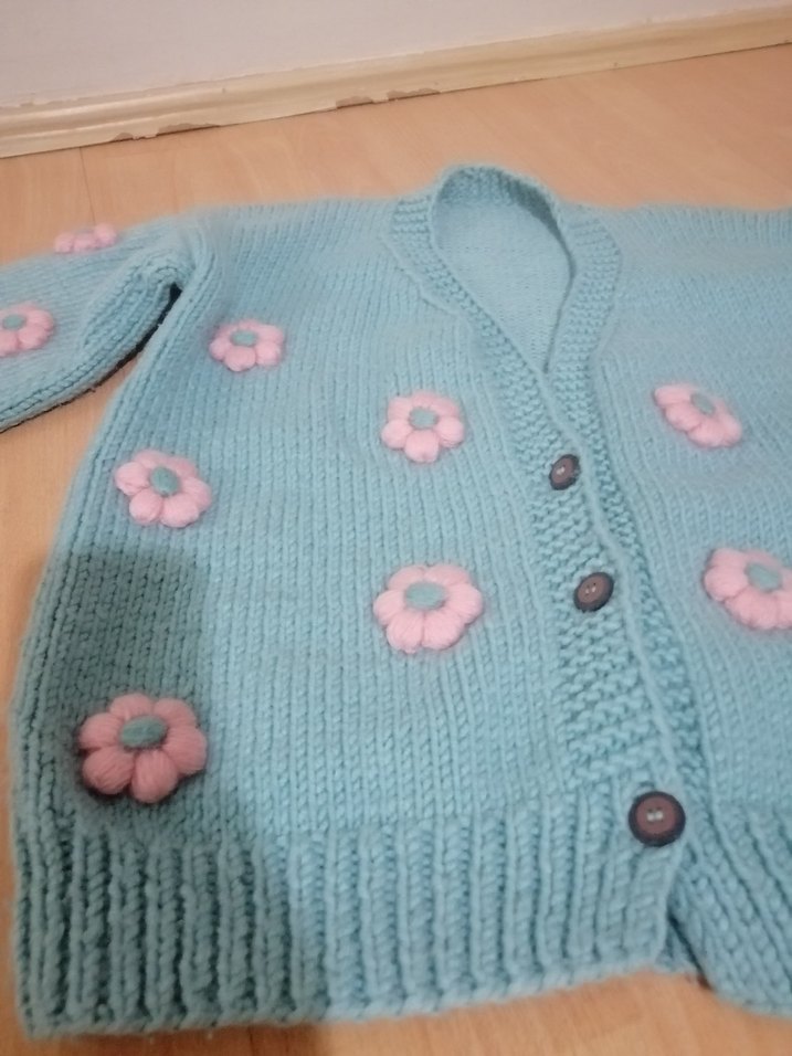 El örgüsü Mavi Çiçekli Örgü Kız Hırka - Görsel 2