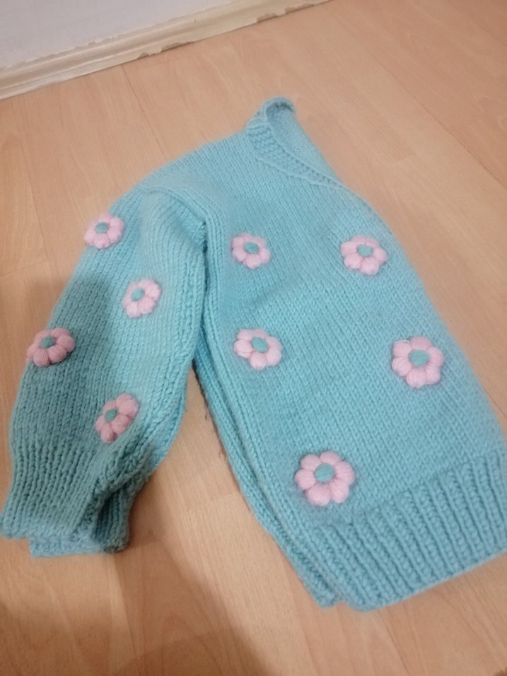 El örgüsü Mavi Çiçekli Örgü Kız Hırka - Görsel 5
