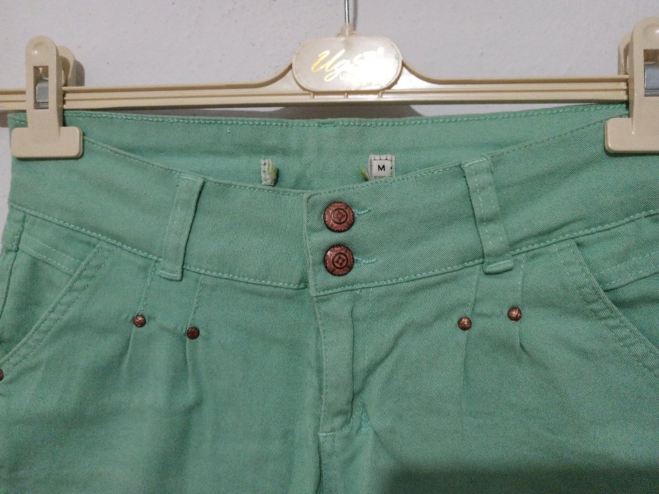 Düğmeli Yeşil Mini Kadın Şort - Görsel 3