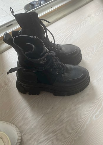 Stradivarius Siyah Deri Gotik Platform Topuklu Botlar