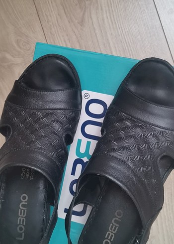 Siyah Desenli hafif dolgu topuk sandalet
