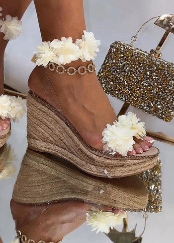 Çiçekli Fırfırlı Beyaz Dolgu Topuklu Espadril - Görsel 2