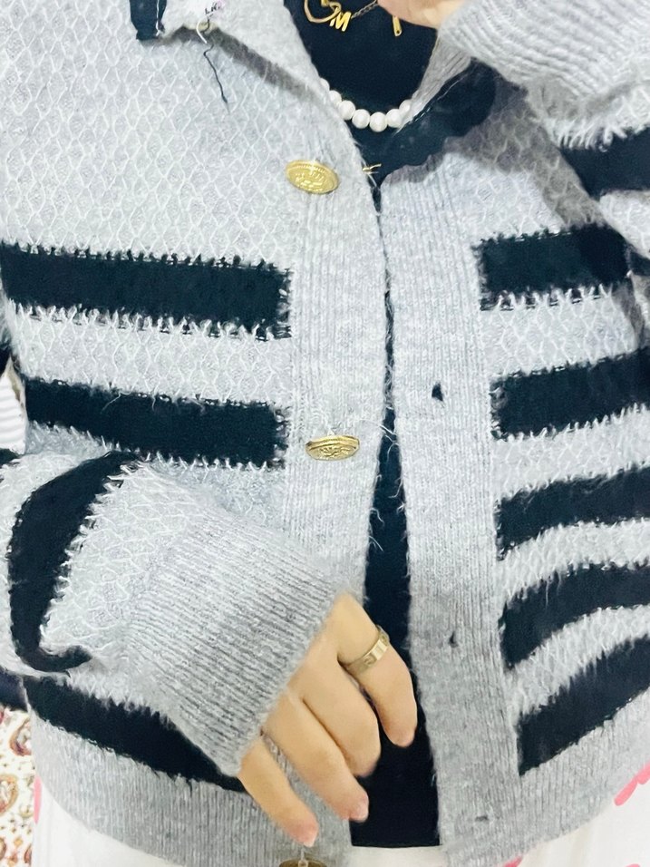 Düğmeli Gri Zebra Desenli Kadın Hırka - Görsel 2