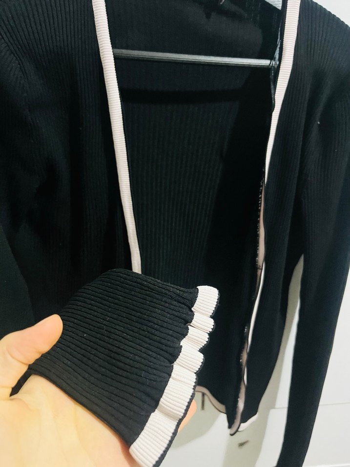 Fırfırl siyah midi boy ceket - Görsel 4