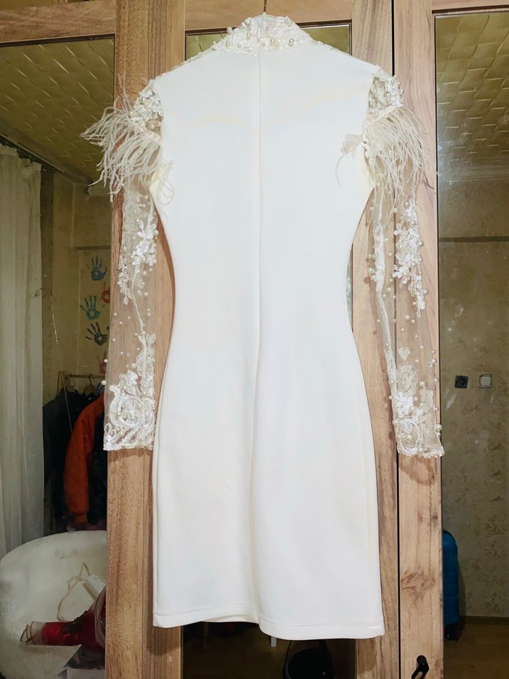 Uzun Tül Kollu Beyaz İnci İşlemeli Kadın Kısa Abiye Elbise - Görsel 3