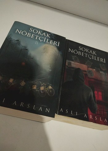 Sokak Nöbetçileri bir ve ikinci kitap- Aslı Arslan