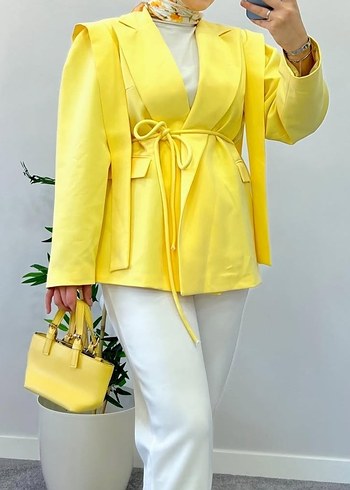 Sarı Kemerli Mini Blazer