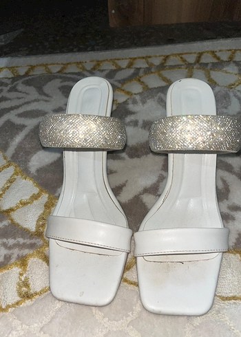 Zara Beyaz Parlak Yılan Desenli Topuklu Kadın Ayakkabı