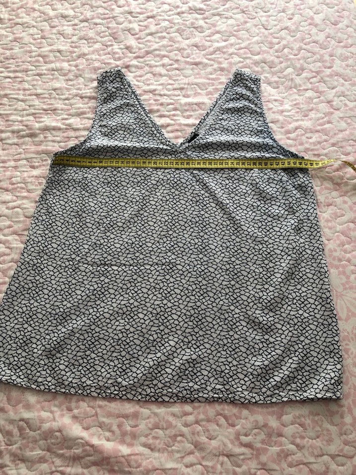 Zincir Detaylı V Yaka Yılan Desenli Hamile Bluzu - Görsel 2