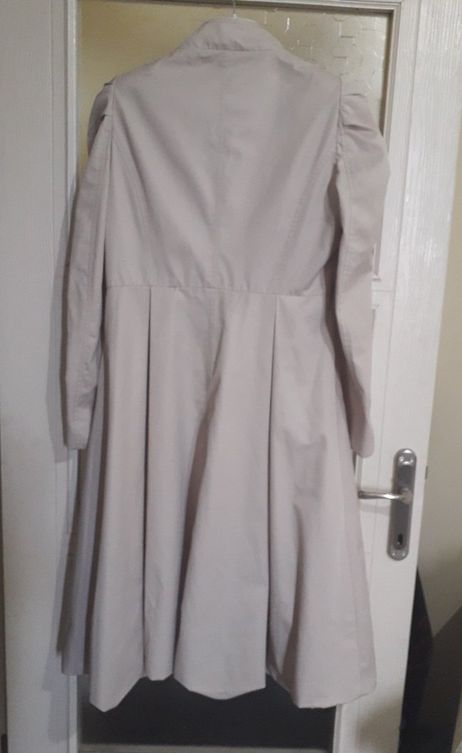 Düğmeli Uzun Bej Kadın Trençkot - Görsel 2