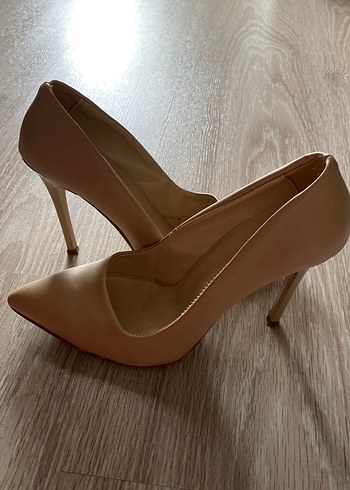 Bej Deri Stiletto Kadın Topuklu Ayakkabı