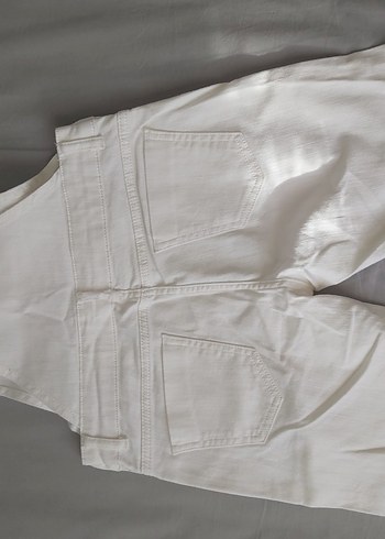 Kızlar için Beyaz Pamuklu Askılı Tulum - Görsel 3