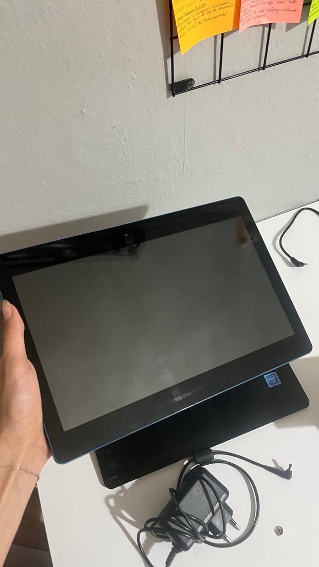 Mavi Klavyeli Laptop ve Tablet - Görsel 3