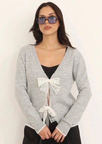 Bej V Yaka Düğmeli Kadın Hırka - Görsel 2