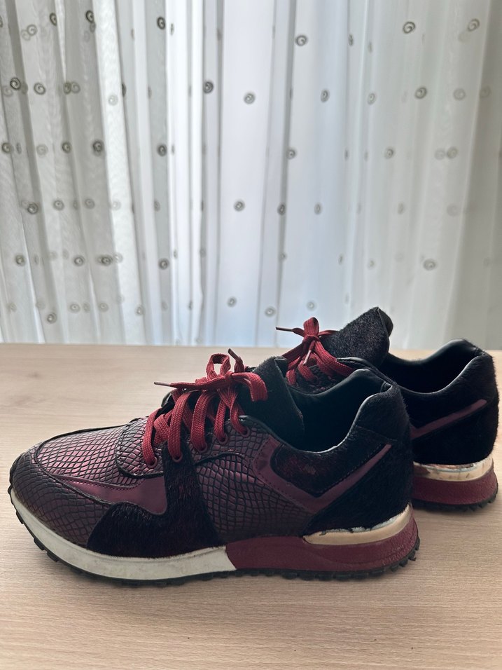 Bordo Yılan Desenli Bağcıklı Spor Ayakkabı - Görsel 3