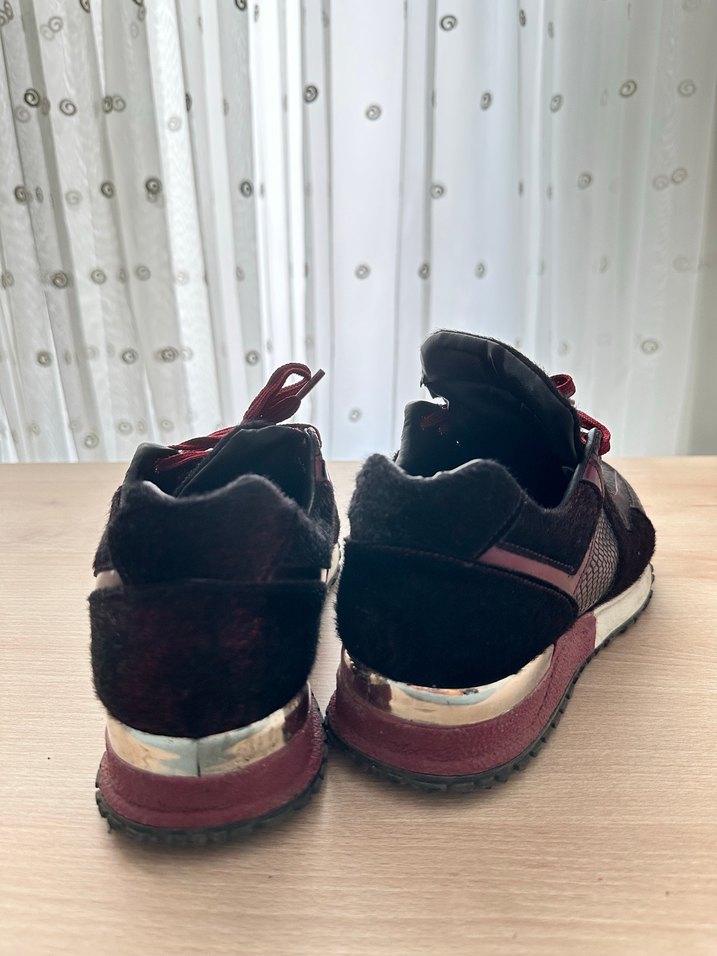 Bordo Yılan Desenli Bağcıklı Spor Ayakkabı - Görsel 4