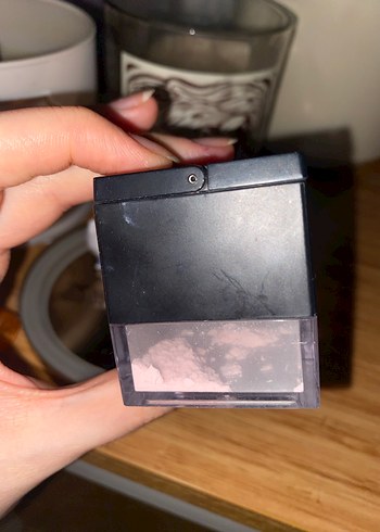 Huda Beauty Mini Cherry Blossom Pudra - Görsel 3