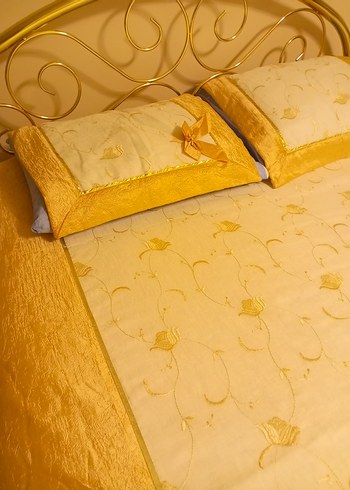 İşlemeli Beyaz Parlak Yatak Örtüsü - Görsel 2