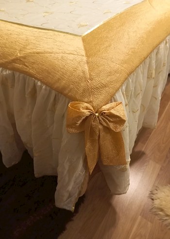 İşlemeli Beyaz Parlak Yatak Örtüsü - Görsel 6