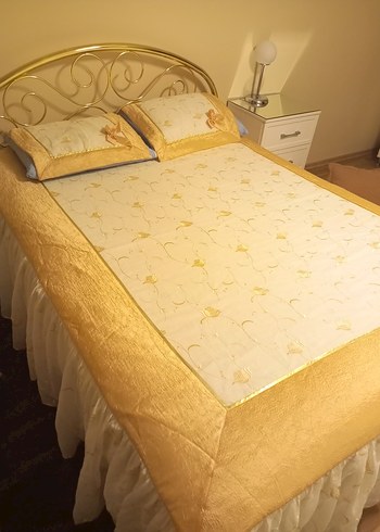 İşlemeli Beyaz Parlak Yatak Örtüsü - Görsel 5