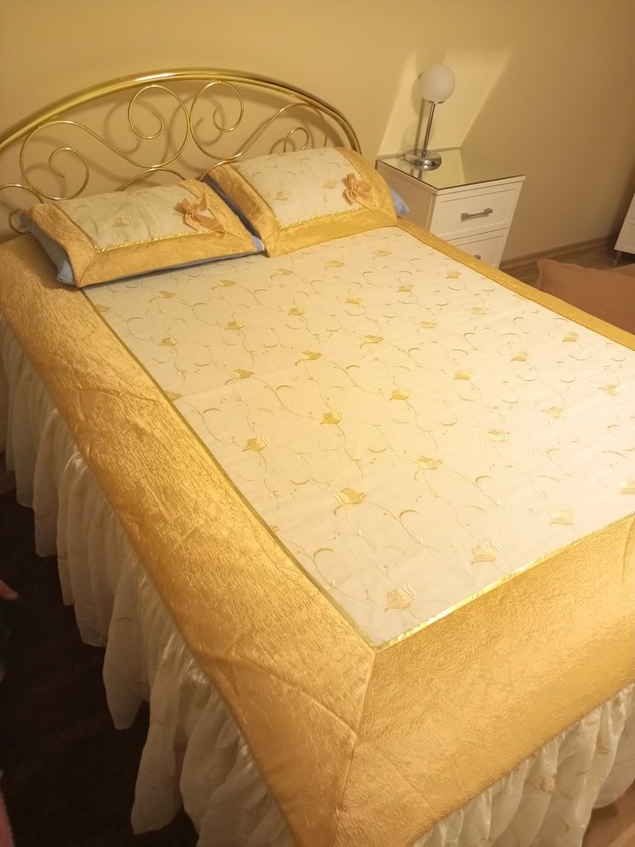 İşlemeli Beyaz Parlak Yatak Örtüsü - Görsel 5