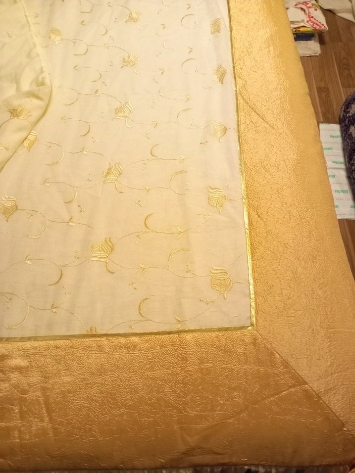 İşlemeli Beyaz Parlak Yatak Örtüsü - Görsel 3