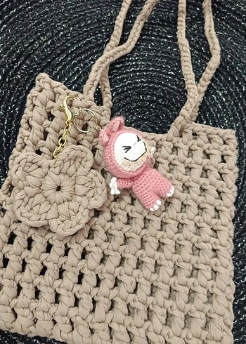 Bej Örgü Çiçek Anahtarlık - Görsel 3