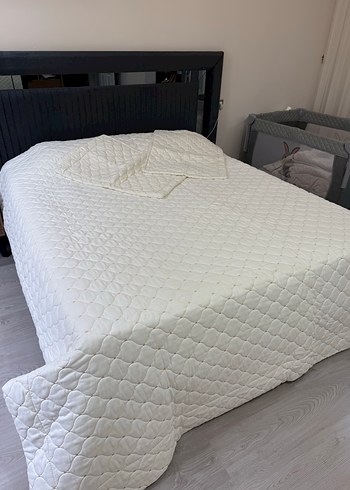 Beyaz Kapitoneli Yatak Örtüsü - Görsel 2