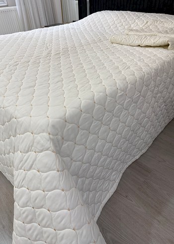 Beyaz Kapitoneli Yatak Örtüsü - Görsel 3