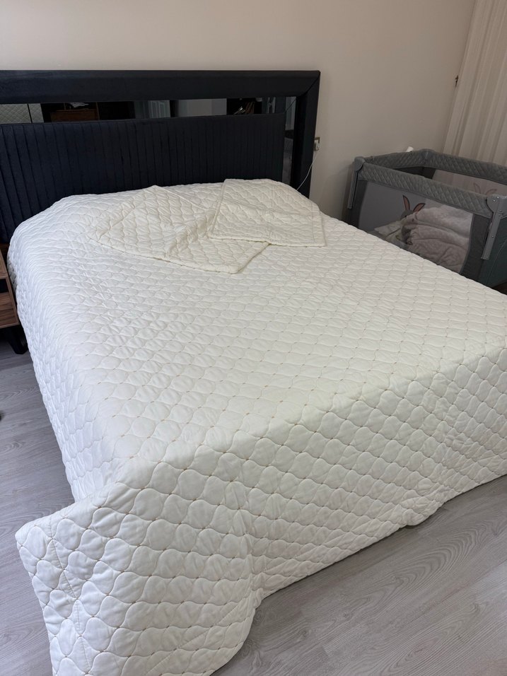 Beyaz Kapitoneli Yatak Örtüsü - Görsel 2