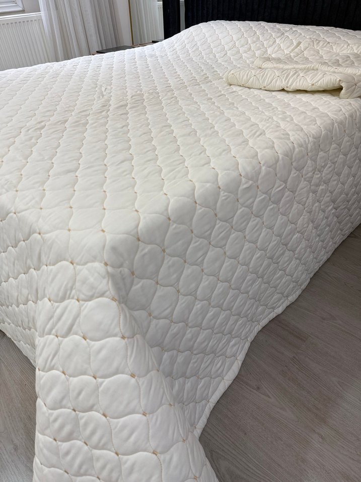 Beyaz Kapitoneli Yatak Örtüsü - Görsel 3