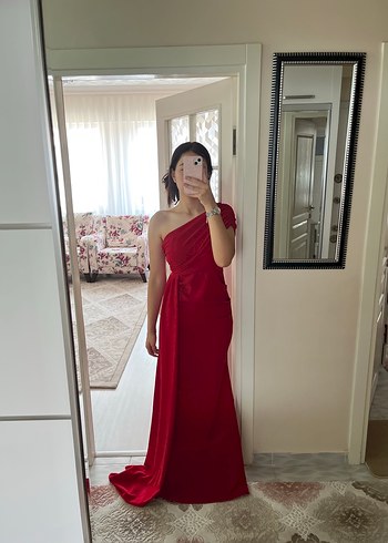 Kırmızı abiye elbise