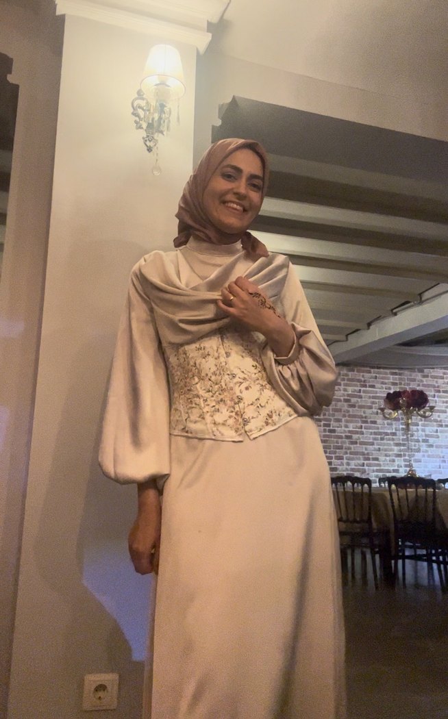 Taş Rengi Saten Tesettür Abiye - Görsel 2