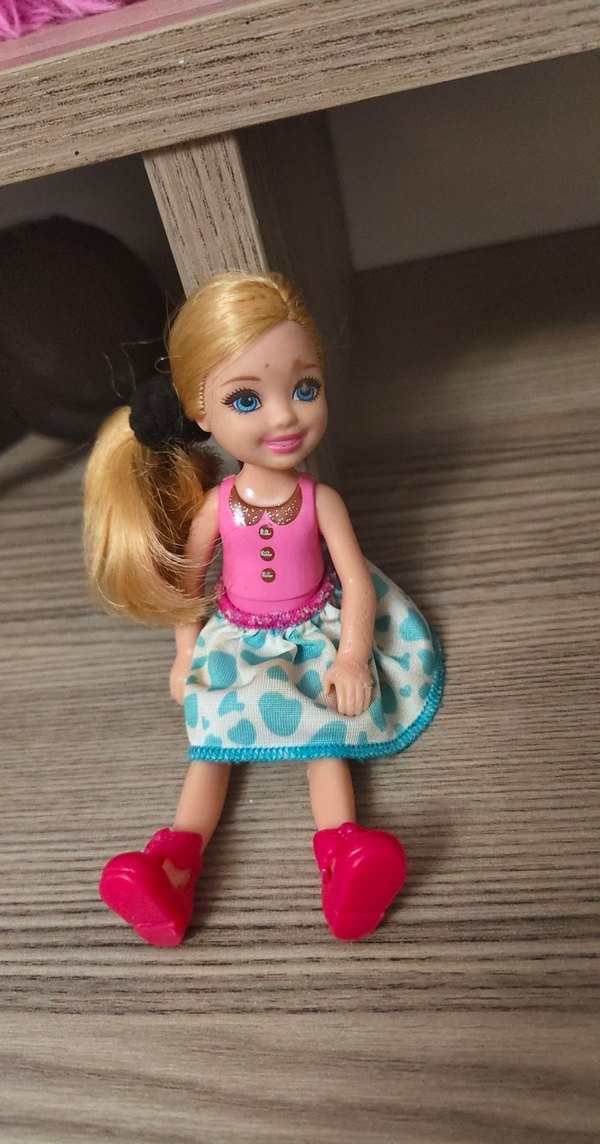 Pembe Üstü ve Kalp Desenli Elbiseli Chelsea - Görsel 2