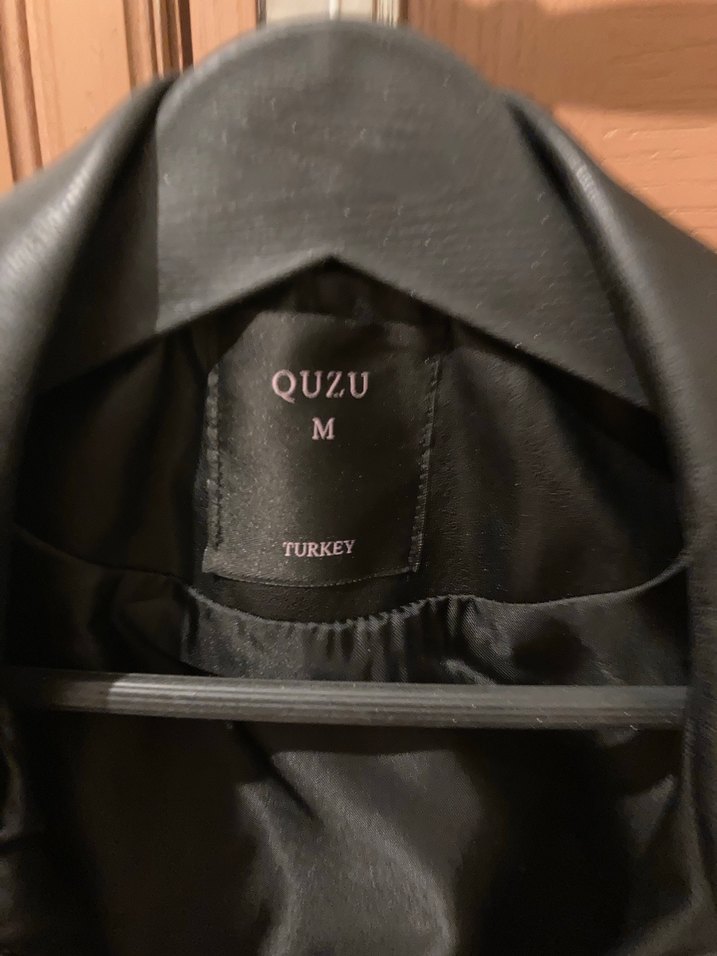 Kadın Siyah Deri Kemerli Kolsuz Ceket - Görsel 2