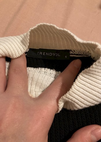 Trendyol & Milla Beyaz Siyah Yarım Balıkçı Yaka Triko Kazak