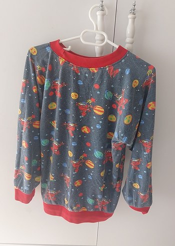 gezegen ve helikopter desenli çocuk pijama üstü