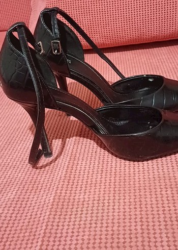 36 Beden Siyah Deri Yılan Desenli Stiletto