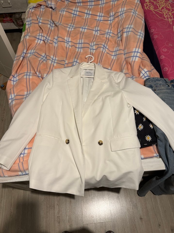 Bershka Beyaz Düğmeli Kadın Blazer - Görsel 2
