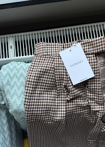 Vatkalı Bej Ekose Desenli Kadın Kumaş Pantolon - Görsel 4