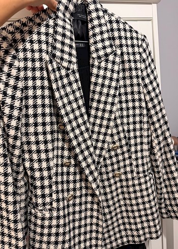 Zara Sikligin Ve Klasik Dokunusun Siyah Beyaz Kazayagi Blazer