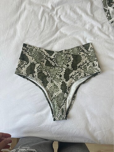 34 Beden yeşil Renk H&M bikini takımı