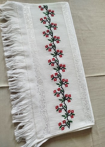 Nakışlı Etamin  Püsküllü Beyaz Havlu - Görsel 2