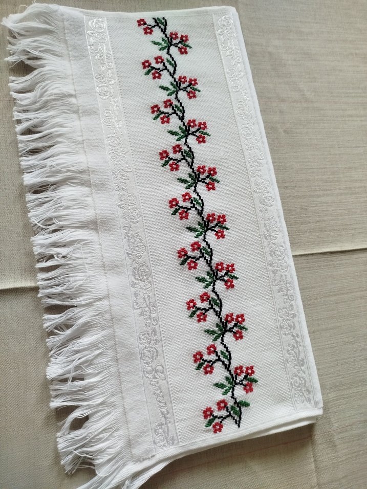 Nakışlı Etamin  Püsküllü Beyaz Havlu - Görsel 2