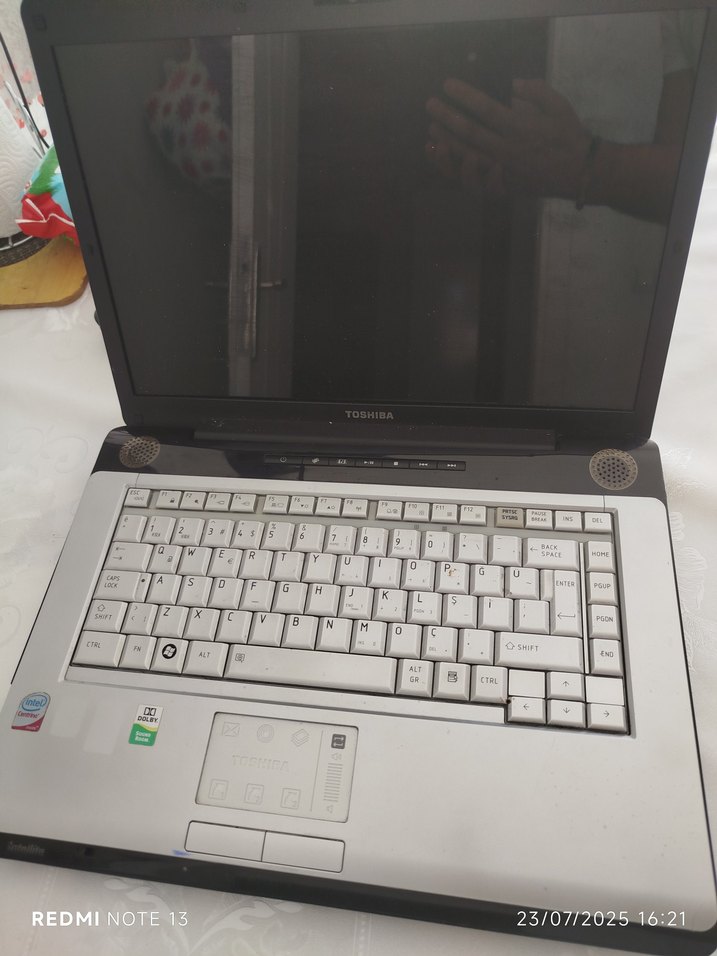 Siyah Toshiba Laptop Çalışmıyor. - Görsel 2