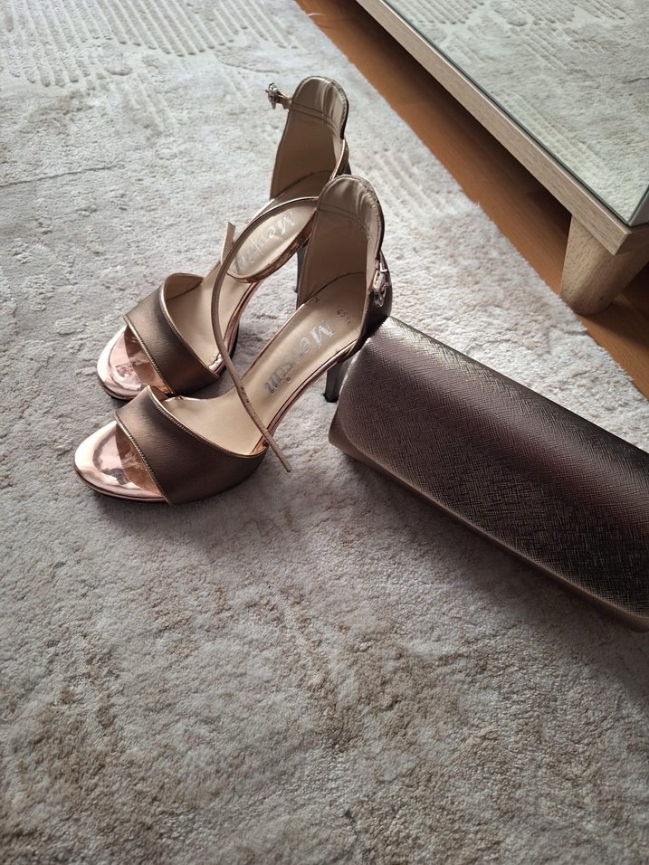 Kahverengi Parlak Tokalı İnce Topuklu Kadın Ayakkabı - Görsel 2