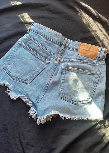 Pull and Bear Kadın Yırtık Mini Kot Şort
