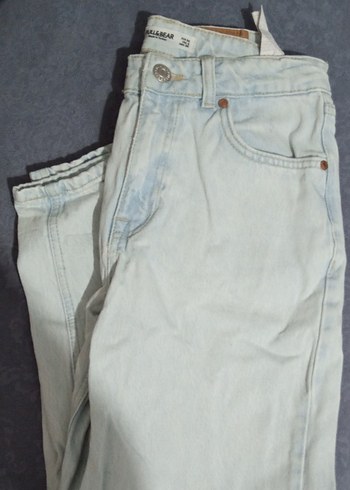 34 Beden pull bear markasına ait 34 beden jean